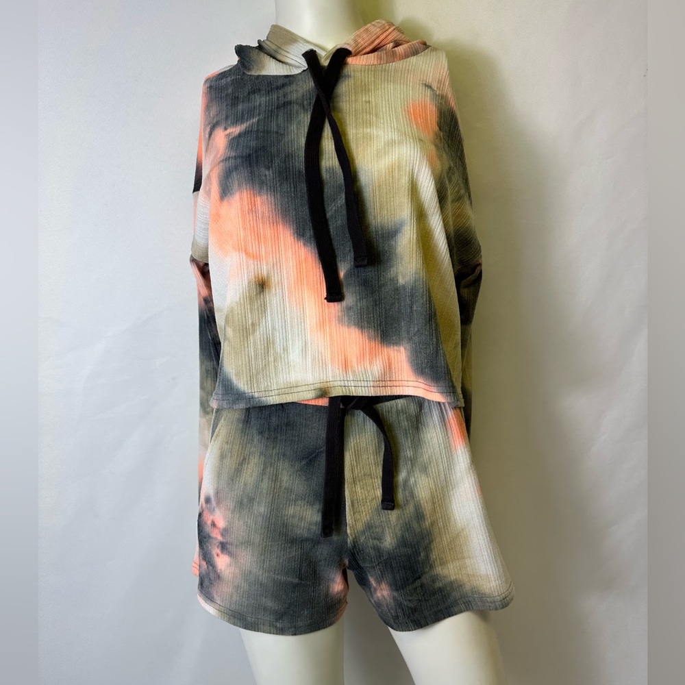 NOLI BRAND SIZE SMALL MULTICOLORED YOGA SHORTS AND HOODED TOP SET POLY BLEND
